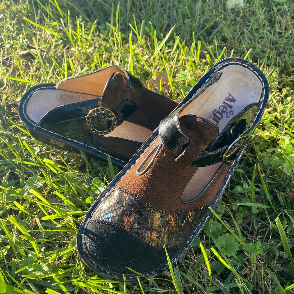 Algeria clogs size 39 (9). Great used condition.